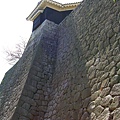 松山城高聳的石垣