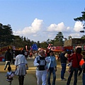 松江城周邊的城山公園擺滿各式小販，非常有節慶祭典的味道