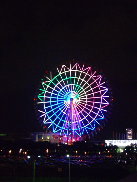 這邊可以瞧見美麗的Palette Town大觀覽車的七彩夜景