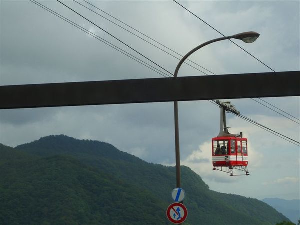 看起來就很讚的空中纜車。不過因為行程安排，我們沒有要在這遊賞