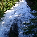這三大瀑布的風情完全迥異，各有特色。湯瀑布一帶也是欣賞石楠花的名所，但5-6月才是花季