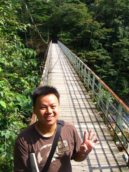 我在滝見橋上。再往下游去，剩下的三橋為くろがね橋(鐵橋)、ふれあい橋與立岩橋，因為有一段距離所以沒去