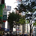 前方可見位於道玄坂上的澀谷109百貨，恐怖的109辣妹就是起源於此