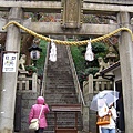 風見雞之館一旁的石階通往天滿神社