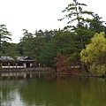 表參道東側優美的鏡池。東大寺在奈良時代是日本地位最高的寺院，為南都七大寺之一(興福寺、法隆寺亦是)