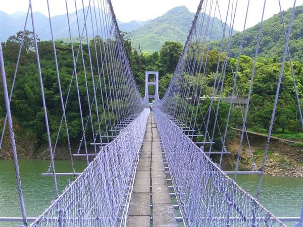 溪口吊橋一景