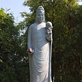 大安森林公園興建時，因佛教界及民眾的聲援，被保留下來的觀音立像