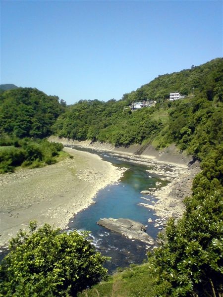 接著我們邁入坪林鄉境，北勢溪在此形成一處優美的曲潭