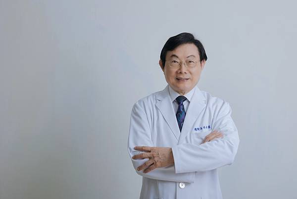 20251112新聞人物_c0778醫師林水龍榮獲首屆醫療貢獻獎2.jpg