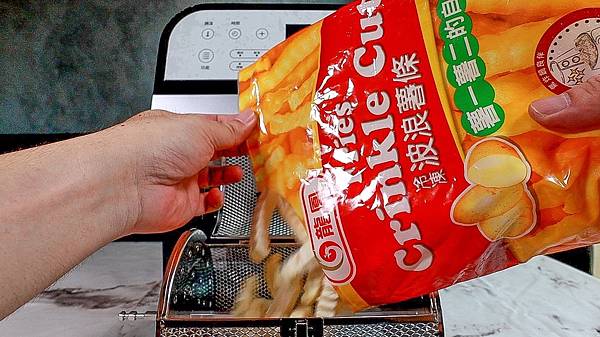 S__66142210 小店家小家庭必備 | 比氣炸鍋好用百倍 | SANSUI山水 | 12L旋風溫控智能氣炸烤箱SAF-553N | 自動轉烤 |