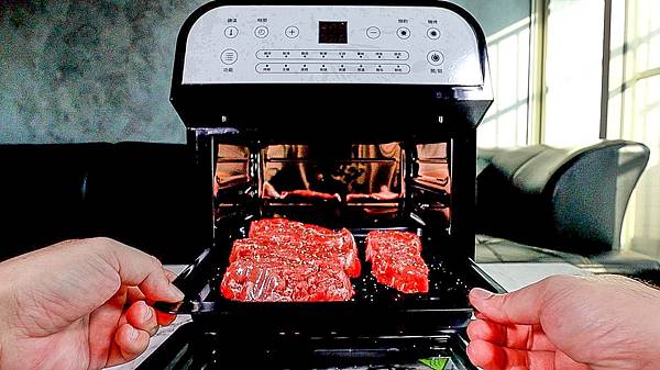 S__66142216 小店家小家庭必備 | 比氣炸鍋好用百倍 | SANSUI山水 | 12L旋風溫控智能氣炸烤箱SAF-553N | 自動轉烤 |