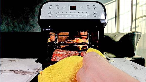 S__66142218 小店家小家庭必備 | 比氣炸鍋好用百倍 | SANSUI山水 | 12L旋風溫控智能氣炸烤箱SAF-553N | 自動轉烤 |