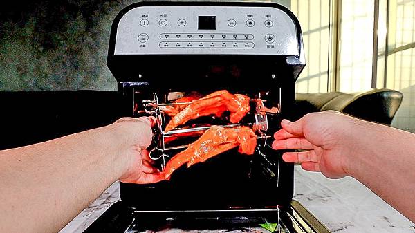 S__66142220 小店家小家庭必備 | 比氣炸鍋好用百倍 | SANSUI山水 | 12L旋風溫控智能氣炸烤箱SAF-553N | 自動轉烤 |