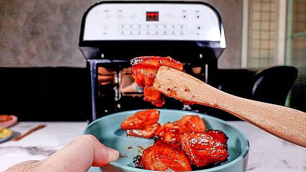 S__66142223 小店家小家庭必備 | 比氣炸鍋好用百倍 | SANSUI山水 | 12L旋風溫控智能氣炸烤箱SAF-553N | 自動轉烤 |