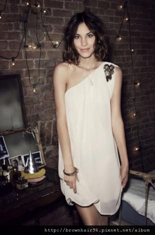 Alexa-Chung-new-face-For-Vero-Mod-05.jpg