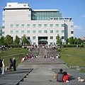 遠方建築便是國立中央圖書館臺灣分館