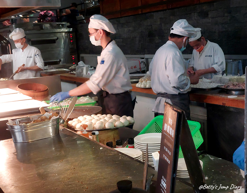 桃園村民食堂-廚窗港點/ 圖片來源:Betty's Jump Diary
