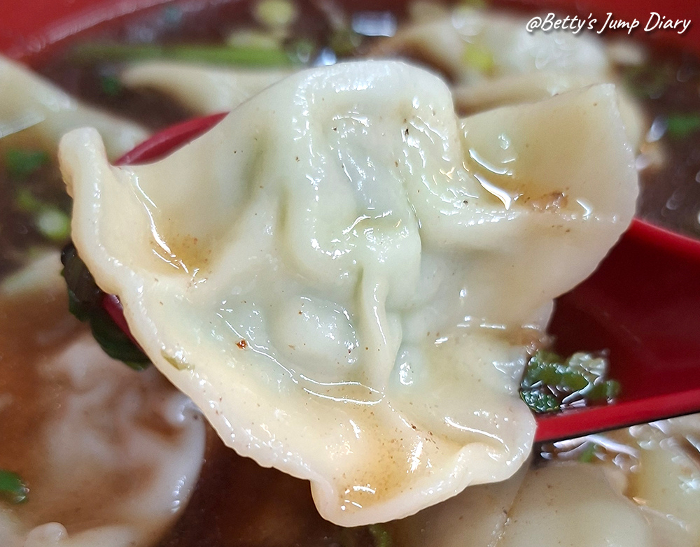 【苗栗通霄】滷飄香川味牛肉麵，超軟爛大塊牛肉，高CP值！在地