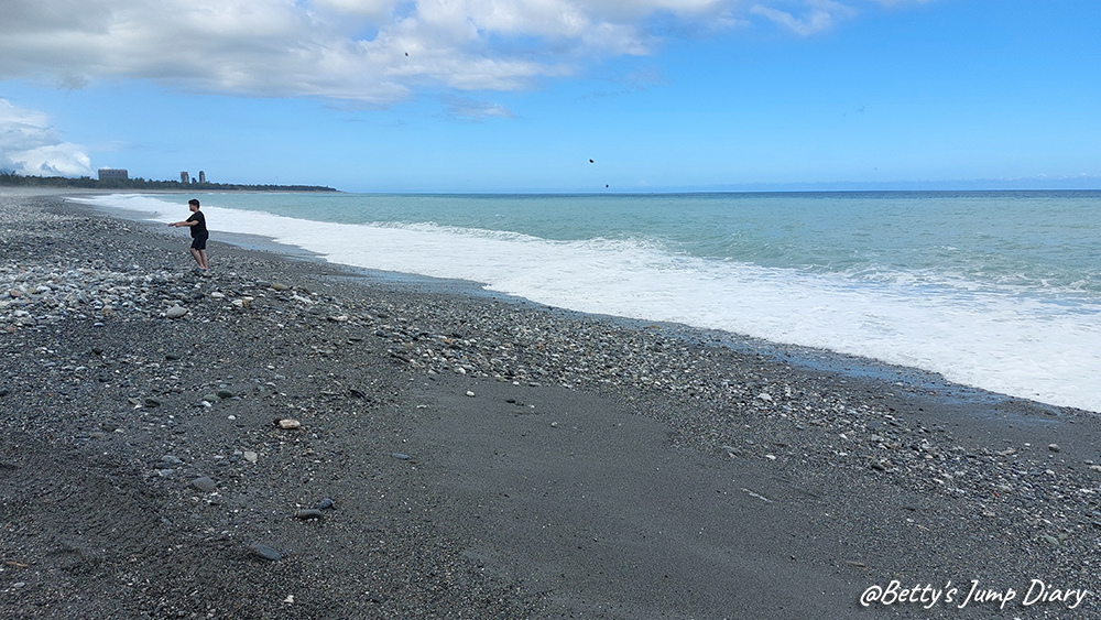 2025花蓮隱藏景點-曼波海灘,玩沙灘車、拍「天空之鏡」IG
