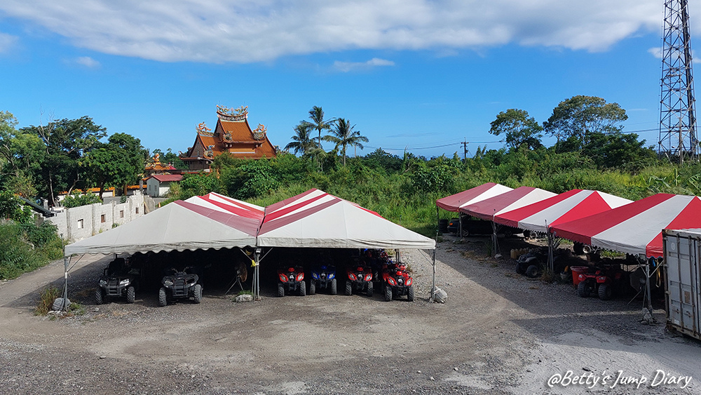 花蓮星宇、熊哥 天空之鏡 沙灘車/圖片來源:Betty's Jump Diary