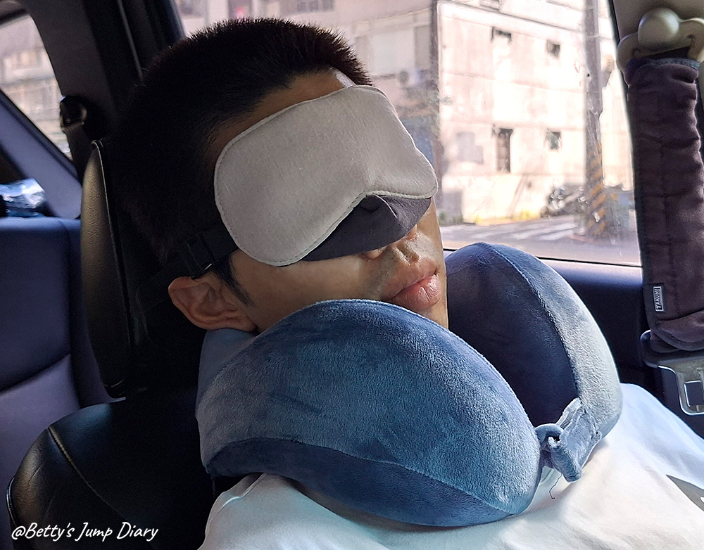 【長途旅行必備】Travel Blue 藍旅禮盒評價頸枕+ 【長途旅行必備】Travel Blue 藍旅禮盒評價頸枕+