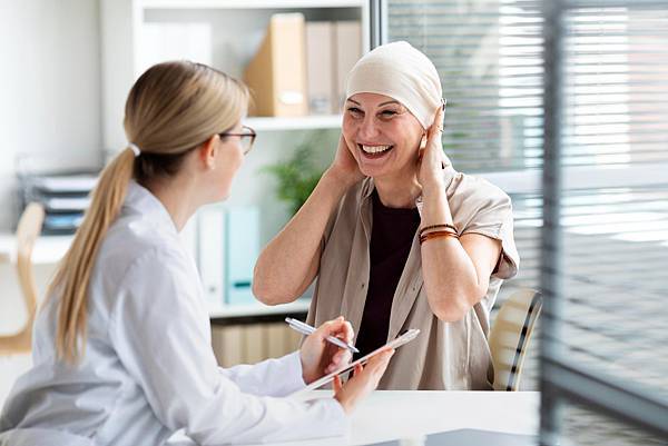 woman-with-skin-cancer-talking-with-doctor