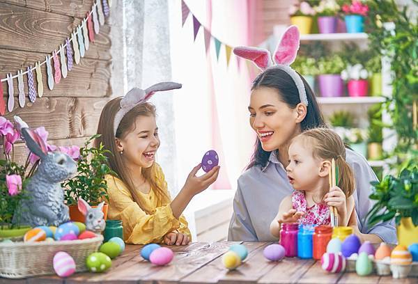 family-preparing-easter.jpg