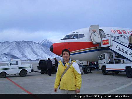 香格里拉機場, 淡季一天只有兩班, 旅客就直接下飛機在停機坪