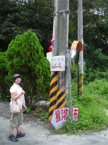 猴洞瀑布步道口