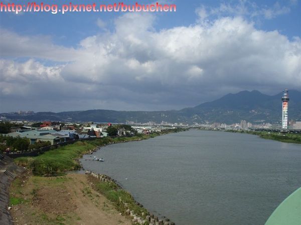 基隆河左岸