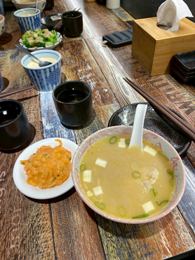 【食記】一樂漁場生魚片丼飯專賣店永和得和路人氣日料,生魚片