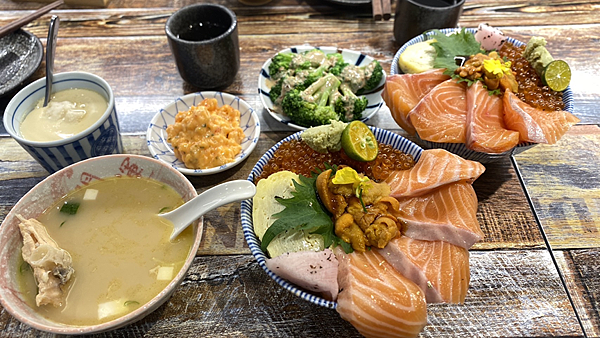 【食記】一樂漁場生魚片丼飯專賣店永和得和路人氣日料,生魚片 【食記】一樂漁場生魚片丼飯專賣店永和得和路人氣日料,生魚片