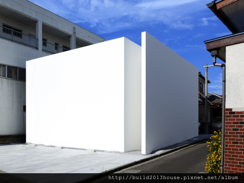 fortress-like-minimalist-house-design-prevent-noisy-inspiration1-500x375.png fortress-like-minimalist-house-design-prevent-noisy-inspiration1-500x375.png