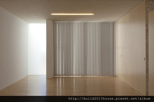 minimalist-house-interior-design-wooden-floor8-500x333.jpg