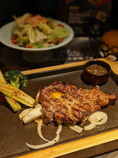 【台中美食】米塔炙燒牛排專門店-台中麗寶店。cp值超高的牛排店居然還有自助吧吃到飽 @ :: 痞客邦 ::