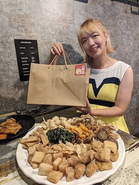 【新竹美食】大爺鹽酥雞。像是餐酒館的鹽酥雞攤 內用位置好有氣