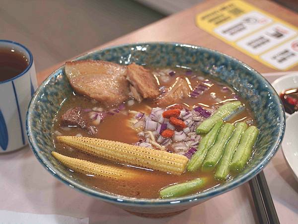 【台北美食】顏氏肉骨茶。正宗道地馬來西亞風味 中崙市場美食街 【台北美食】顏氏肉骨茶。正宗道地馬來西亞風味 中崙市場美食街