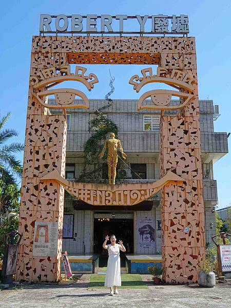 【宜蘭親子景點】Robert Y廢墟暴龍館。全球第二完整的恐 【宜蘭親子景點】Robert Y廢墟暴龍館。全球第二完整的恐