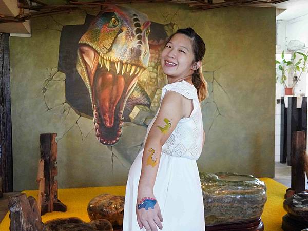 【宜蘭親子景點】Robert Y廢墟暴龍館。全球第二完整的恐 【宜蘭親子景點】Robert Y廢墟暴龍館。全球第二完整的恐