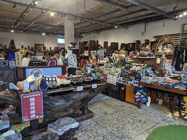 【宜蘭親子景點】Robert Y廢墟暴龍館。全球第二完整的恐 【宜蘭親子景點】Robert Y廢墟暴龍館。全球第二完整的恐