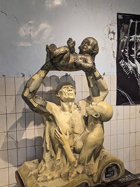 【宜蘭親子景點】Robert Y廢墟暴龍館。全球第二完整的恐 【宜蘭親子景點】Robert Y廢墟暴龍館。全球第二完整的恐