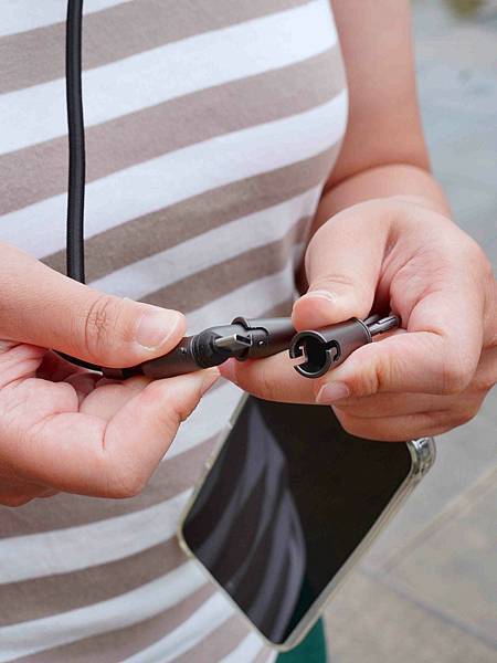 一條兩用【TOUGHER編織掛繩急速充電線】。包包裡終於不用 一條兩用【TOUGHER編織掛繩急速充電線】。包包裡終於不用