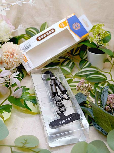 一條兩用【TOUGHER編織掛繩急速充電線】。包包裡終於不用 一條兩用【TOUGHER編織掛繩急速充電線】。包包裡終於不用