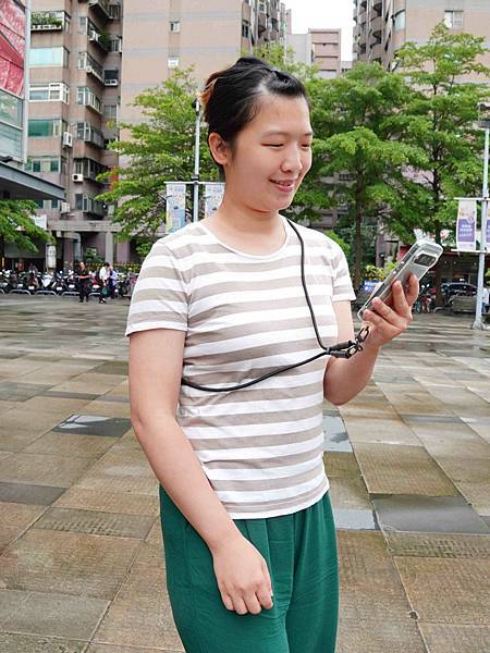 一條兩用【TOUGHER編織掛繩急速充電線】。包包裡終於不用 一條兩用【TOUGHER編織掛繩急速充電線】。包包裡終於不用