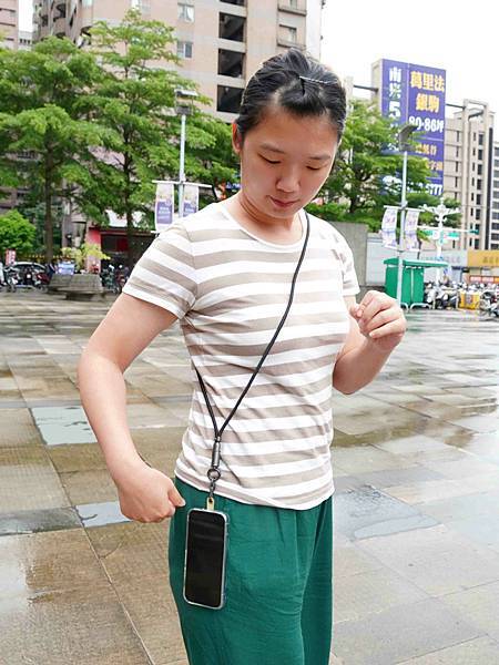 一條兩用【TOUGHER編織掛繩急速充電線】。包包裡終於不用 一條兩用【TOUGHER編織掛繩急速充電線】。包包裡終於不用