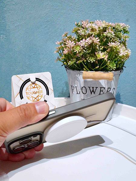 所有保護殼都可以用的【TOUGHER金屬磁吸環】。超薄輕巧 所有保護殼都可以用的【TOUGHER金屬磁吸環】。超薄輕巧