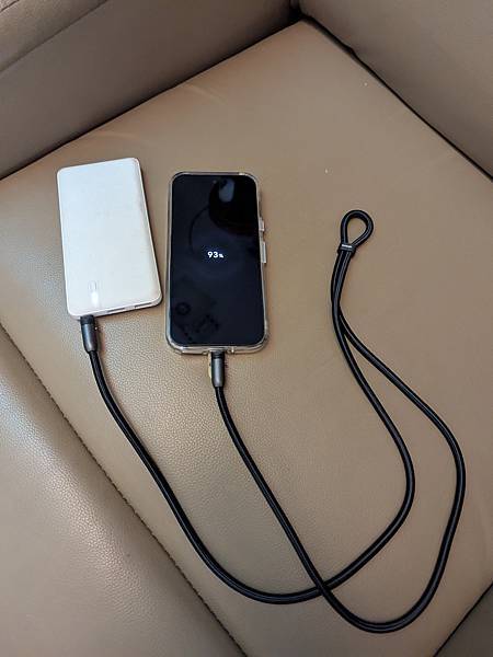 一條兩用【TOUGHER編織掛繩急速充電線】。包包裡終於不用 一條兩用【TOUGHER編織掛繩急速充電線】。包包裡終於不用