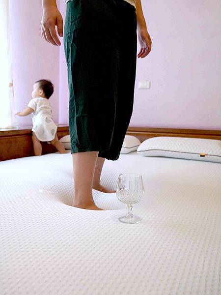 讓人離不開的舒服【德國Emma 石墨烯黑鑽系列】怎麼睡都好好 讓人離不開的舒服【德國Emma 石墨烯黑鑽系列】怎麼睡都好好