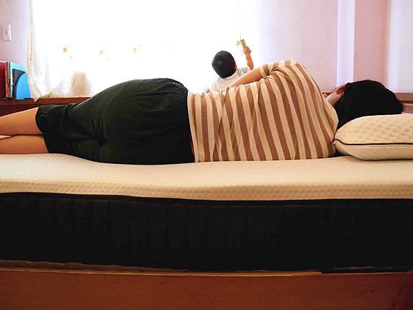 讓人離不開的舒服【德國Emma 石墨烯黑鑽系列】怎麼睡都好好 讓人離不開的舒服【德國Emma 石墨烯黑鑽系列】怎麼睡都好好