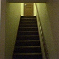 進大門就是樓梯